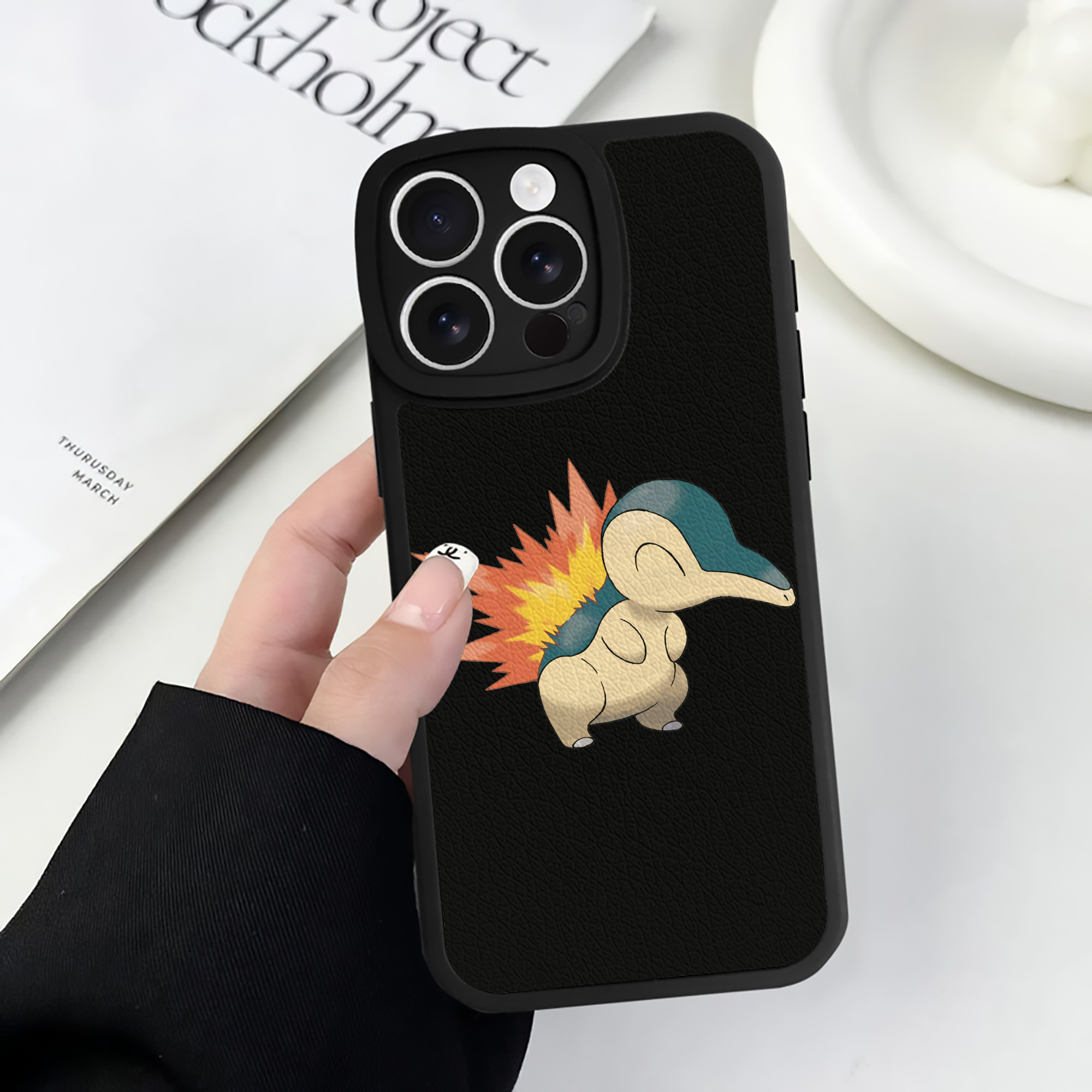 （画像用） ポケットモンスター Pokémon 【iPhone 16シリーズ対応】シリコンスマホケース（レザー調） 材質：シリコン